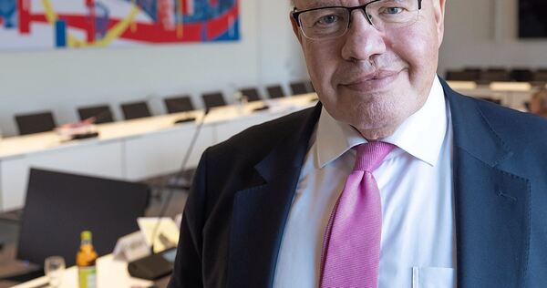 Peter Altmaier, hier am Freitag vor seinem Auftritt im U-Ausschuss des Landtags Mecklenburg-Vorpommerns zum Thema Nord Stream 2. Peter Altmaier, hier am Freitag vor seinem Auftritt im U-Ausschuss des Landtags Mecklenburg-Vorpommerns zum Thema Nord Stream 2.