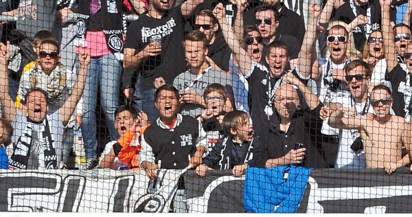 Fans des VfR Aalen. Archivfoto: dpa Fans des VfR Aalen.