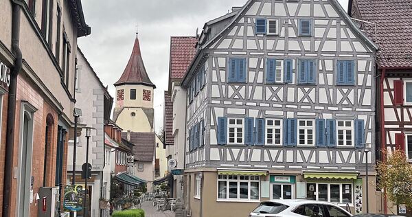 Die Visualisierung im Auftrag der Stadt Großbottwar zeigt die geplante Belebung der Kirchstraße durch Außengastronomie. Rechts i Die Visualisierung im Auftrag der Stadt Großbottwar zeigt die geplante Belebung der Kirchstraße durch Außengastronomie. Rechts ist der Marktplatz.