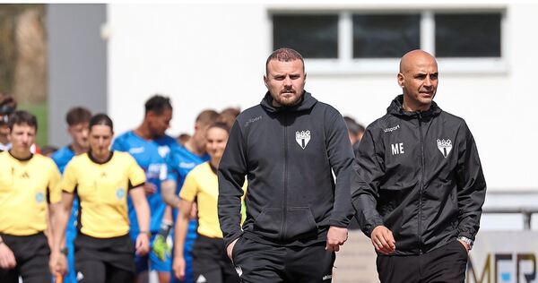 Basteln nach erfolgreicher Hinrunde weiter am Drittliga-Traum: Trainer Kushtrim Lushtaku (links) und Sportchef Mario Estasi. Basteln nach erfolgreicher Hinrunde weiter am Drittliga-Traum: Trainer Kushtrim Lushtaku (links) und Sportchef Mario Estasi.