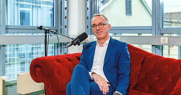 Marc Nickel spricht auf der News Couch über die Neustrukturierung der RKH-Kliniken. Marc Nickel spricht auf der News Couch über die Neustrukturierung der RKH-Kliniken.