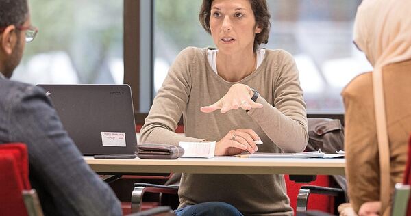 Wohnung, Behördengänge, Schulanmeldungen: Für diese Fragen bietet das Welcome Center Stuttgart ausländischen Fachkräften auch im Wohnung, Behördengänge, Schulanmeldungen: Für diese Fragen bietet das Welcome Center Stuttgart ausländischen Fachkräften auch im Kreis Ludwigsburg seit zehn Jahren persönliche Beratungsgespräche an.