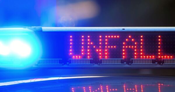 Der Halter des beschädigten Wagens kann sich bei der Polizei melden. Der Halter des beschädigten Wagens kann sich bei der Polizei melden.