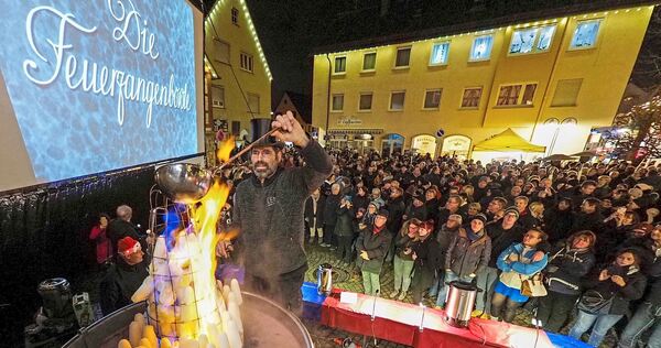 In Steinheim wird am Samstag wieder Feuerzangenbowle ausgeschenkt. In Steinheim wird am Samstag wieder Feuerzangenbowle ausgeschenkt.