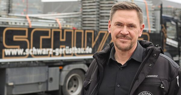 René Schwarz im Betriebshof seines Pleidelsheimer Gerüstbauunternehmens. René Schwarz im Betriebshof seines Pleidelsheimer Gerüstbauunternehmens.