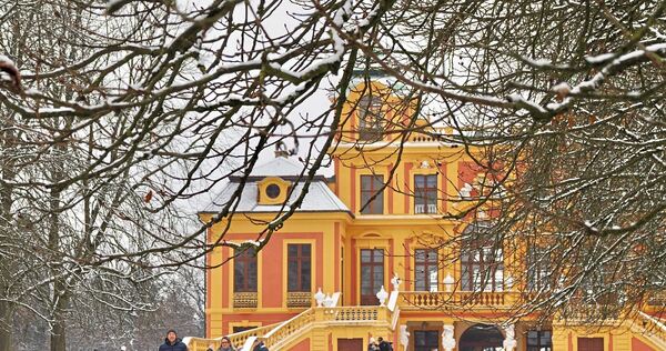 Wie Puderzucker liegt der Schnee rund um das Schloss Favorite in Ludwigsburg. Wie Puderzucker liegt der Schnee rund um das Schloss Favorite in Ludwigsburg.