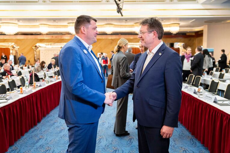 Erste Tarifrunde der Chemie- und Pharmaindustrie Erste Tarifrunde der Chemie- und Pharmaindustrie