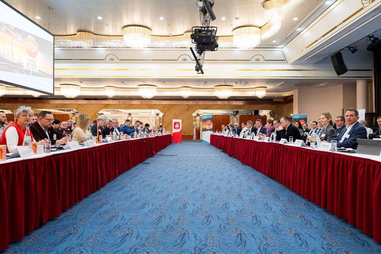 Erste Tarifrunde der Chemie- und Pharmaindustrie Erste Tarifrunde der Chemie- und Pharmaindustrie