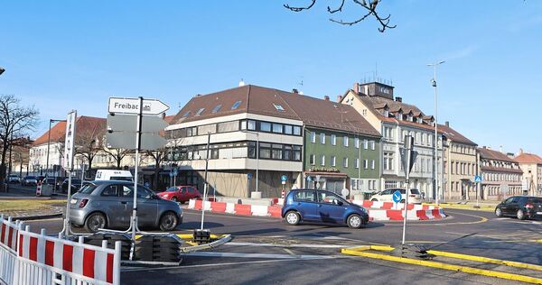 Verspätungen vorprogrammiert: Nahezu jede Buslinie muss je Umlauf zwei Mal die Sternkreuzung passieren. Verspätungen vorprogrammiert: Nahezu jede Buslinie muss je Umlauf zwei Mal die Sternkreuzung passieren.