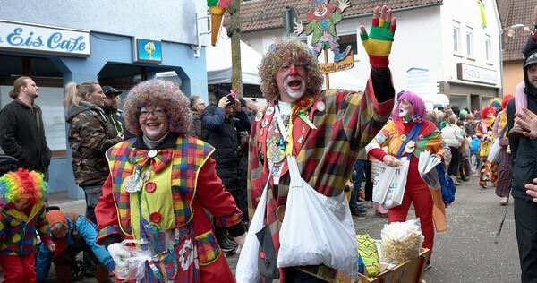 Gute Laune haben die zahlreichen Kostümierten und Hästräger verbreitet.