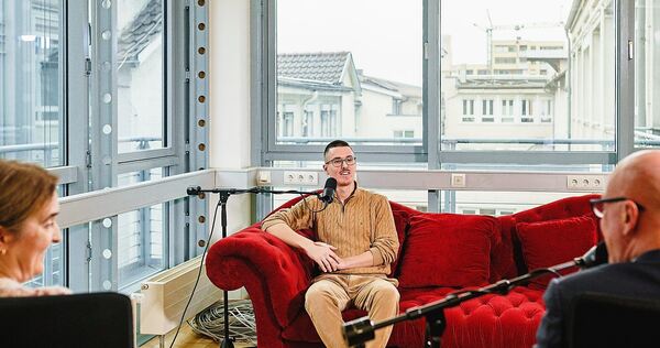 Mark Zemlijany (Mitte) im Gespräch mit Ulrike Trampus und Stephan Wolf. Mark Zemlijany (Mitte) im Gespräch mit Ulrike Trampus und Stephan Wolf.