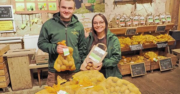 Rubens und Mirjam Alber führen den Familienhof in dritter Generation. Rubens und Mirjam Alber führen den Familienhof in dritter Generation.