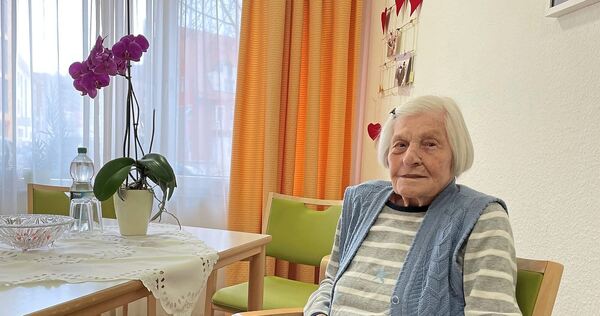 Die älteste Bewohnerin (97 Jahre) des Kleeblatt-Pfegeheims in Asperg erinnert sich noch ganz genau daran, wie sie ihren Mann ken Die älteste Bewohnerin (97 Jahre) des Kleeblatt-Pfegeheims in Asperg erinnert sich noch ganz genau daran, wie sie ihren Mann kennenlernte.