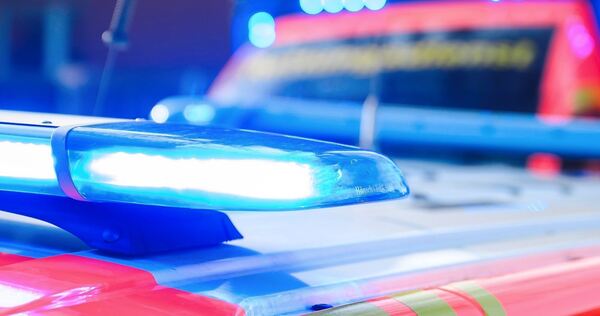 Die Rettungskräfte können am Samstagmorgen nichts mehr für den Fußgänger machen: Die Reanimation bleibt ohne Erfolg. Die Rettungskräfte können am Samstagmorgen nichts mehr für den Fußgänger machen: Die Reanimation bleibt ohne Erfolg.