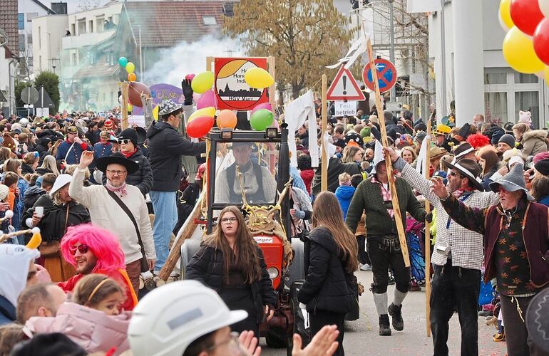 Ausgelassene Stimmung herrscht beim Faschingsumzug der Carnevalsfreunde Murr. Ausgelassene Stimmung herrscht beim Faschingsumzug der Carnevalsfreunde Murr.