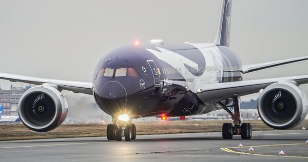 Boeing 787-9 mit Sonderlackierung «100 Jahre Lufthansa» Boeing 787-9 mit Sonderlackierung «100 Jahre Lufthansa»
