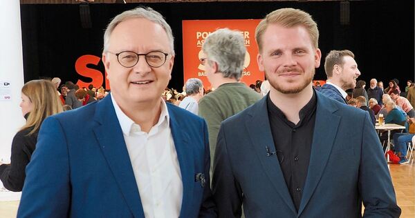Andreas Stoch (links) und Tim Klüssendorf sind für den politischen Aschermittwoch der SPD in Ludwigsburg. Andreas Stoch (links) und Tim Klüssendorf sind für den politischen Aschermittwoch der SPD in Ludwigsburg.