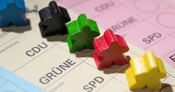 Die sechs Direktkandidatinnen und -kandidaten aus den drei Wahlkreisen des Landkreises Ludwigsburg kommen zu den drei Podiumsdis Die sechs Direktkandidatinnen und -kandidaten aus den drei Wahlkreisen des Landkreises Ludwigsburg kommen zu den drei Podiumsdiskussionen der LKZ.