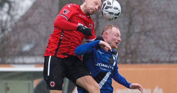 Kampfgeist gefragt: Max Stumm (FSV 08, rechts) stemmt sich Göppingens Kevin Dicklhuber entgegen. Kampfgeist gefragt: Max Stumm (FSV 08, rechts) stemmt sich Göppingens Kevin Dicklhuber entgegen.