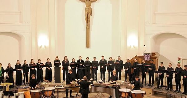 Das Konzert des Collegium Vocale Stuttgart für Vokalensemble und Percussion in der Ludwigsburger Stadtkirche. Das Konzert des Collegium Vocale Stuttgart für Vokalensemble und Percussion in der Ludwigsburger Stadtkirche.