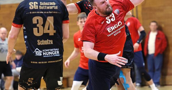 Vom Platz geflogen: Bietigheims Nils Boschen. Foto: Baumann Vom Platz geflogen: Bietigheims Nils Boschen.