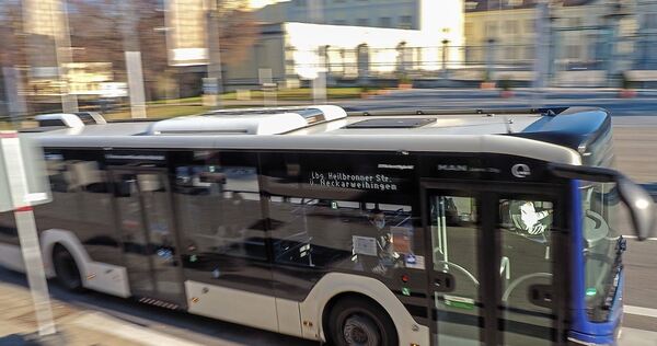 Die Busunternehmen im Kreis Ludwigsburg setzen bislang noch auf Hybrid-Diesel-Busse statt E-Antrieb. Die Busunternehmen im Kreis Ludwigsburg setzen bislang noch auf Hybrid-Diesel-Busse statt E-Antrieb.