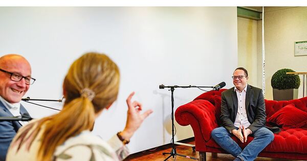 Ulrike Trampus und Stephan Wolf aus der LKZ-Chefredaktion im Gespräch mit Rafael Binkowski. Ulrike Trampus und Stephan Wolf aus der LKZ-Chefredaktion im Gespräch mit Rafael Binkowski.