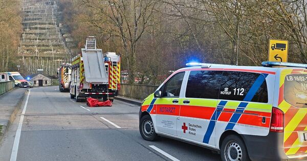 Feuerwehr und Notarzt im Einsatz am Mittwochmorgen. Feuerwehr und Notarzt im Einsatz am Mittwochmorgen.