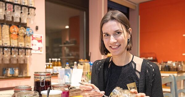 Kräuterpädagogin Kimi Helder punktet mit viel Fachwissen auch zum Thema Fermentation. Kräuterpädagogin Kimi Helder punktet mit viel Fachwissen auch zum Thema Fermentation.