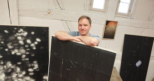 Kontraste durchziehen die Ausstellung: Jochen Wagner stellt in der Galerie am Laien aus. Kontraste durchziehen die Ausstellung: Jochen Wagner stellt in der Galerie am Laien aus.