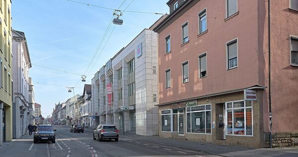 Die Schillerstraße wird zeitweise nur vom Schillerplatz aus befahrbar sein. Der zweite Bauabschnitt beginnt am Montag. Archivfot Die Schillerstraße wird zeitweise nur vom Schillerplatz aus befahrbar sein. Der zweite Bauabschnitt beginnt am Montag.