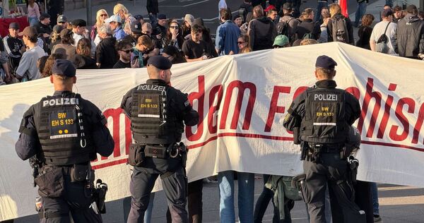 Demo und Gegendemos in Stuttgart Demo und Gegendemos in Stuttgart