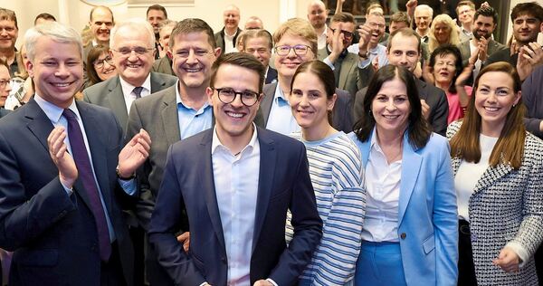 Der Sieger: Lukas Tietze (Mitte) holt für die CDU das Direktmandat im Wahlkreis Ludwigsburg. Foto: Andreas Essig Der Sieger: Lukas Tietze (Mitte) holt für die CDU das Direktmandat im Wahlkreis Ludwigsburg.