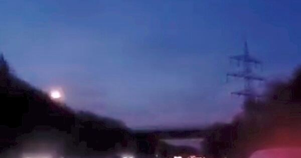 Links im Bild ist der Lichtstrahl des Meteoriten gut zu erkennen. Links im Bild ist der Lichtstrahl des Meteoriten gut zu erkennen.