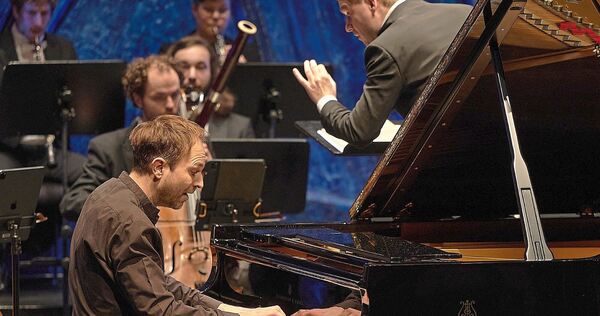 „Passion und Illusion“ ist hier Programm: Herbert Schuch am Klavier, Risto Joost dirigert das WKO. „Passion und Illusion“ ist hier Programm: Herbert Schuch am Klavier, Risto Joost dirigert das WKO.