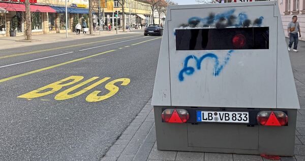 Dieser mobile Blitzer in der Ludwigsburger Wilhelmstraße sorgt beim ein oder anderen Autofahrer für Verwunderung. Dieser mobile Blitzer in der Ludwigsburger Wilhelmstraße sorgt beim ein oder anderen Autofahrer für Verwunderung.