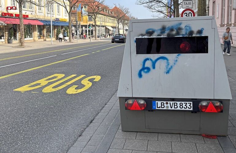 Dieser mobile Blitzer in der Ludwigsburger Wilhelmstraße sorgt beim ein oder anderen Autofahrer für Verwunderung. Dieser mobile Blitzer in der Ludwigsburger Wilhelmstraße sorgt beim ein oder anderen Autofahrer für Verwunderung.