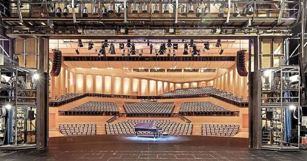 Blick von der Bühne in den Theatersaal: Das Forum soll ab September 2027 zur Baustelle werden. Blick von der Bühne in den Theatersaal: Das Forum soll ab September 2027 zur Baustelle werden.