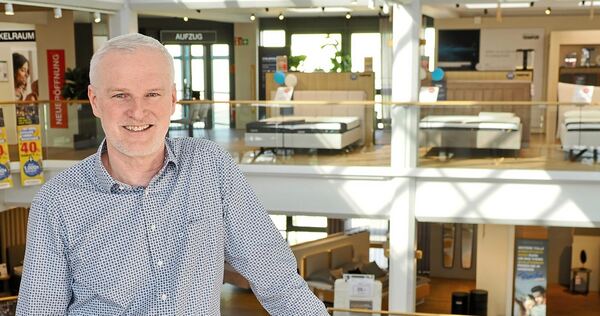 Seit vier Jahrzehnten bei Hofmeister: Michael Kronawitter im Einrichtungshaus in Bietigheim-Bissingen. Seit vier Jahrzehnten bei Hofmeister: Michael Kronawitter im Einrichtungshaus in Bietigheim-Bissingen.