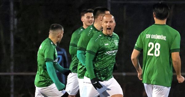 Grünbühler Pokal-Matchwinner: Daniel Schick beim Torjubel. Foto: Baumann Grünbühler Pokal-Matchwinner: Daniel Schick beim Torjubel.