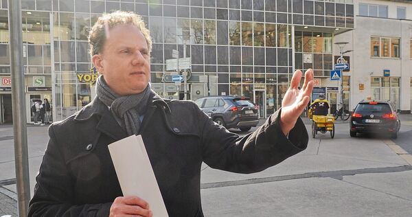 Oberbürgermeister Matthias Knecht kennt die Probleme rund um den Bahnhof. In seinem heutigen Erscheinungsbild eigne sich der Bah Oberbürgermeister Matthias Knecht kennt die Probleme rund um den Bahnhof. In seinem heutigen Erscheinungsbild eigne sich der Bahnhof nicht als Visitenkarte der Stadt, der er eine hohe Lebensqualität und Aufenthaltsqualität bescheinigt.