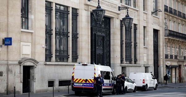 Vereitelter Sprengstoffanschlag auf eine Bank in Paris Vereitelter Sprengstoffanschlag auf eine Bank in Paris