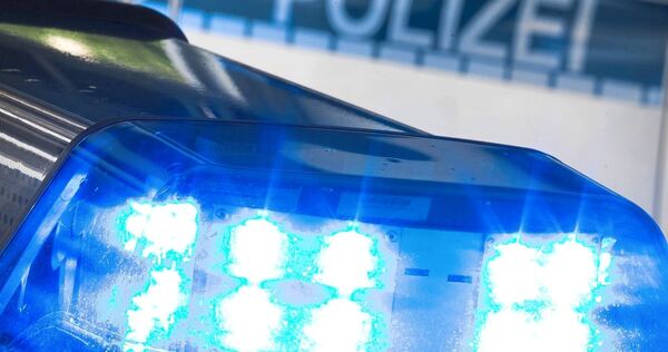 Polizeiauto im Einsatz. Polizeiauto im Einsatz.