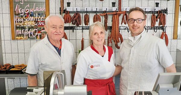 Am 30. April ist Schluss: Robert, Helga und Michael Schweiker (von links) geben ihre Metzgerei aus familiären Gründen auf. Am 30. April ist Schluss: Robert, Helga und Michael Schweiker (von links) geben ihre Metzgerei aus familiären Gründen auf.