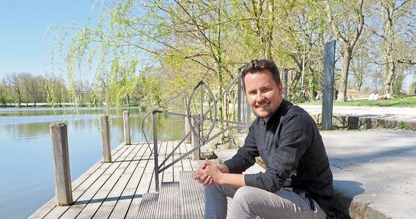 Der Monrepos-See ist normalerweise eine Location für Hochzeitsfotografen. Aber auch ein Hochzeitsvideograf steht mal vor der Kam Der Monrepos-See ist normalerweise eine Location für Hochzeitsfotografen. Aber auch ein Hochzeitsvideograf steht mal vor der Kamera.