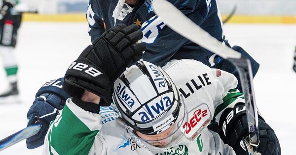 Harter Kampf auch in Halbfinalspiel fünf: Der Kasseler Angreifer Darren Mieszkowski (hinten) rückt Steelers-Kapitän Alexander Pr Harter Kampf auch in Halbfinalspiel fünf: Der Kasseler Angreifer Darren Mieszkowski (hinten) rückt Steelers-Kapitän Alexander Preibisch auf die Pelle.