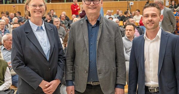 Sie wollen Bürgermeister oder Bürgermeisterin in Gemmrigheim werden: Swantje Hammer (links) und Mario Dittmann (rechts) mit dem Sie wollen Bürgermeister oder Bürgermeisterin in Gemmrigheim werden: Swantje Hammer (links) und Mario Dittmann (rechts) mit dem amtierenden Bürgermeister Jörg Frauhammer.