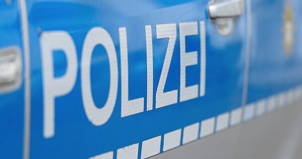 Die Polizei sucht Zeugen. Die Polizei sucht Zeugen.