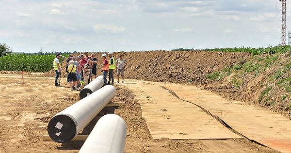 Die Süddeutsche Erdgasleitung zieht sich auch durch den Landkreis Ludwigsburg. Die Süddeutsche Erdgasleitung zieht sich auch durch den Landkreis Ludwigsburg.