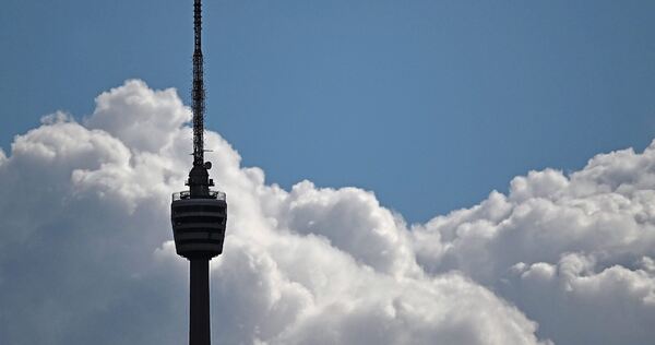 Blick auf den Stuttgarter Fernsehturm: Jeden Tag pendeln Tausende Ludwigsburger in die Landeshauptstadt. Blick auf den Stuttgarter Fernsehturm: Jeden Tag pendeln Tausende Ludwigsburger in die Landeshauptstadt.